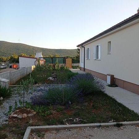 Holiday Home Lucia Лозовац Экстерьер фото