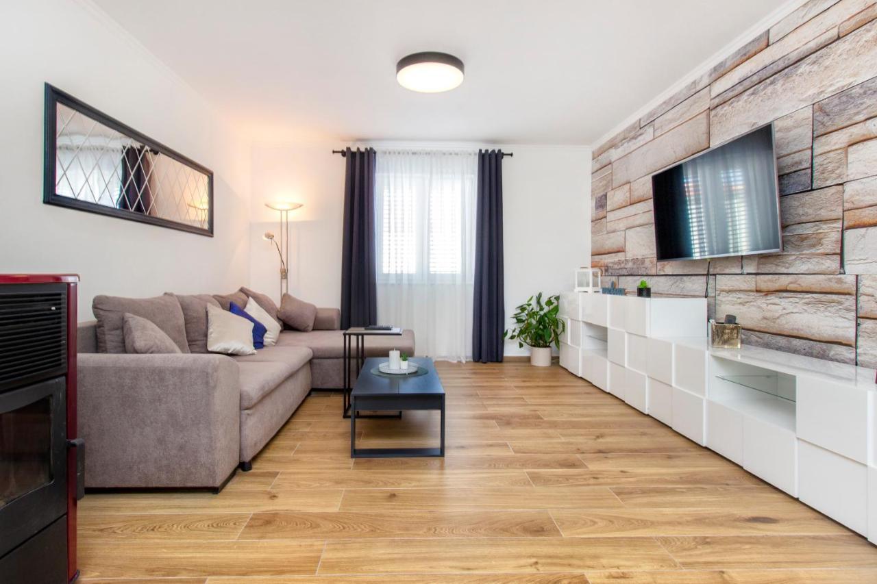 Holiday Home Lucia Лозовац Экстерьер фото