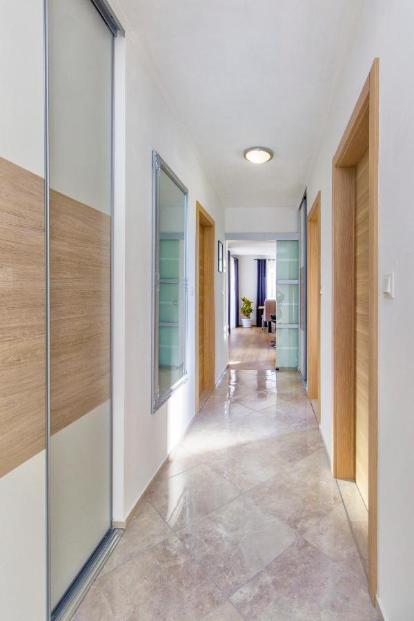 Holiday Home Lucia Лозовац Экстерьер фото